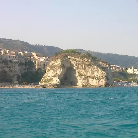Pensión Camera Nella Roccia Tropea