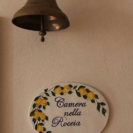 Nella Roccia Guest house 3*
