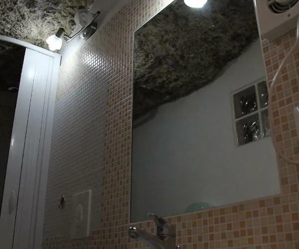 Camera Nella Roccia Tropea